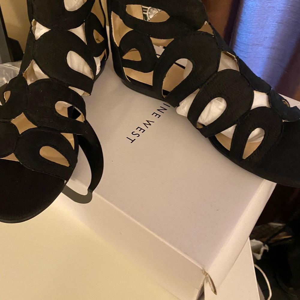 Women’s sandals. - Picture 2 of 4